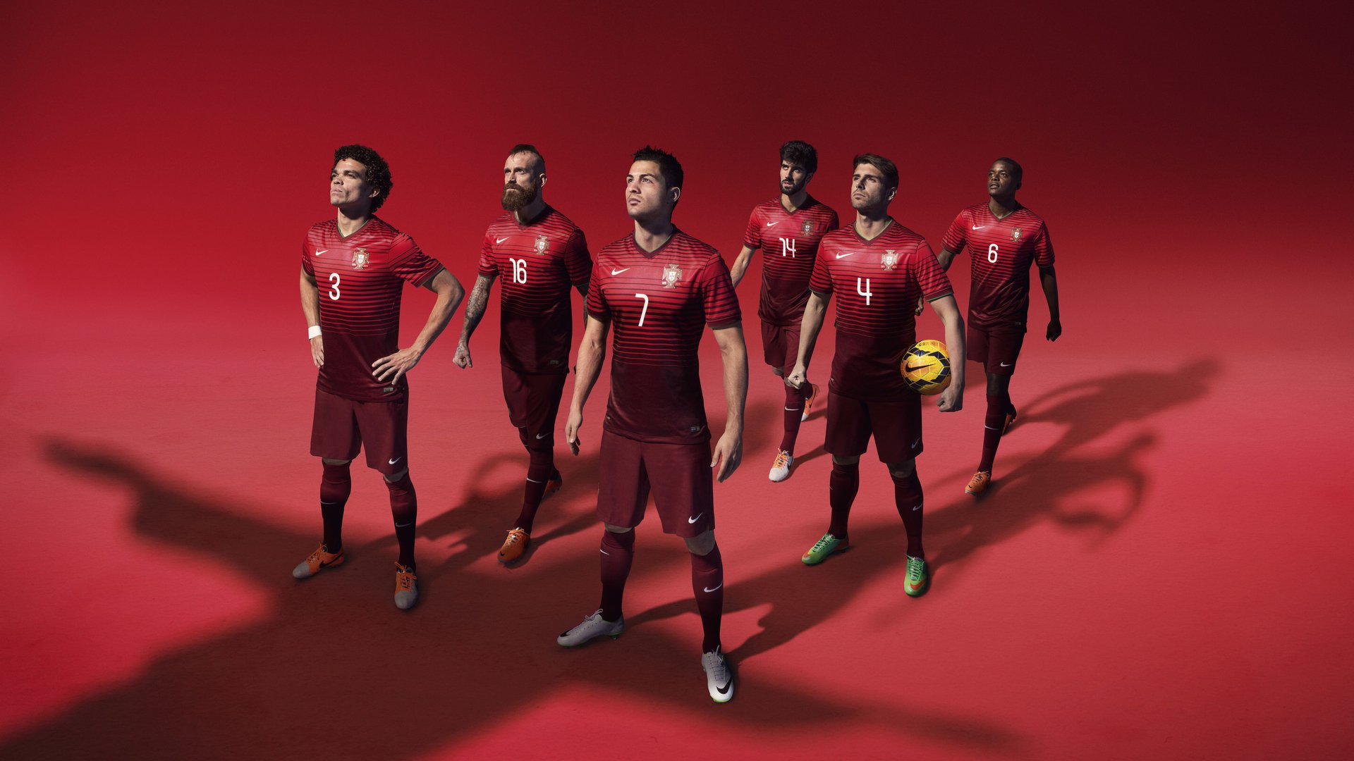 欧冠：新援首秀就梅开二度 曼联主场三球完胜多特止住颓势